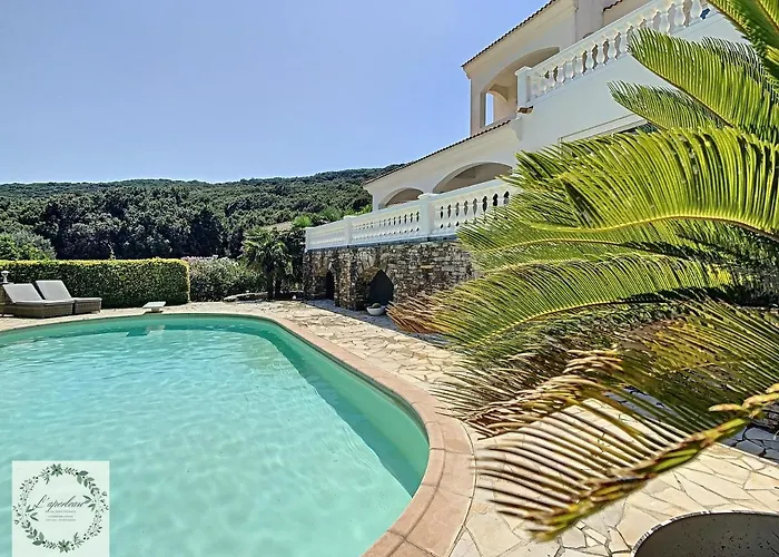 Seaview Marlau Hotel